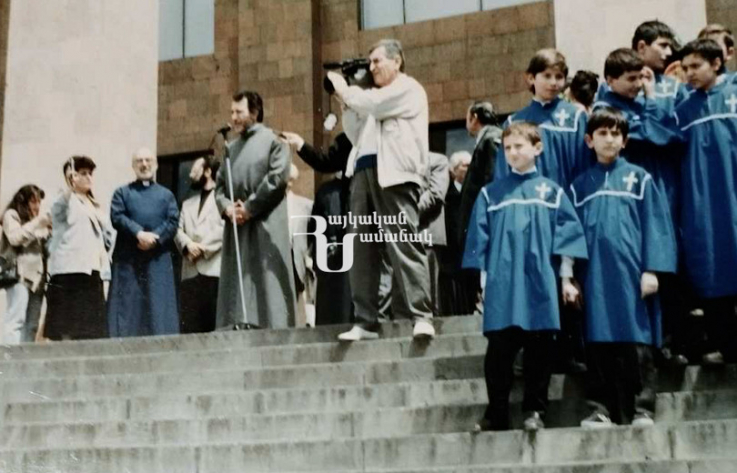 Գարեգին Բ-ի «սրբապիղծ» աջը հասել է նաև ԵՊՀ. մահամերձ դեկանը՝ նրա թակարդում. արխիվային լուսանկարներ և փաստեր