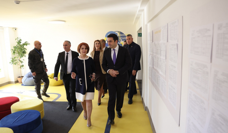 Ալեն Սիմոնյանը շրջել է Հայաստանի եվրոպական համալսարանի շենքում՝ ծանոթանալով բուհի պայմաններին