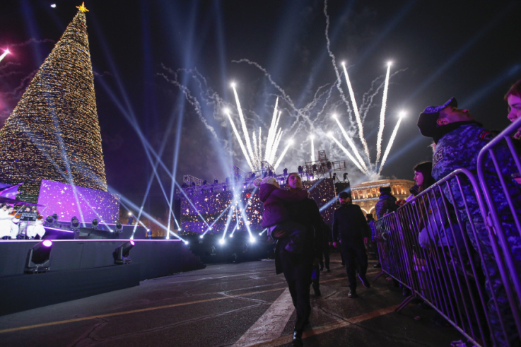 Դեկտեմբերի 14-ին կվառվեն հանրապետության գլխավոր տոնածառի լույսերը