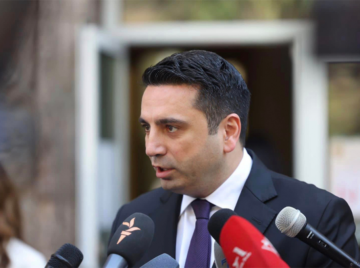 Մի դերասան կար՝ մորս «մամ ջան»-ով էր դիմում, հիմա փողի դիմաց բողոքում է՝ իր ՅոՅո մակարդակին համարժեք. Սիմոնյան