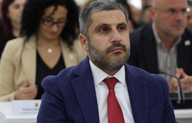 Առատ ձյան հետևանքով Երևանի մի շարք փողոցների ասֆալտի վրա առաջացել են փոսեր. կկիրառվեն լուծումներ. Փամբուխչյան