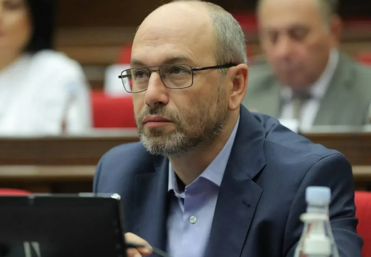 Որոշ կազմակերպությունների ղեկավարներ տեղեկացրել են, թե հունվարի 27-ը և 28-ն աշխատանքային են. պատգամավորն ահազանգեր է ստացել