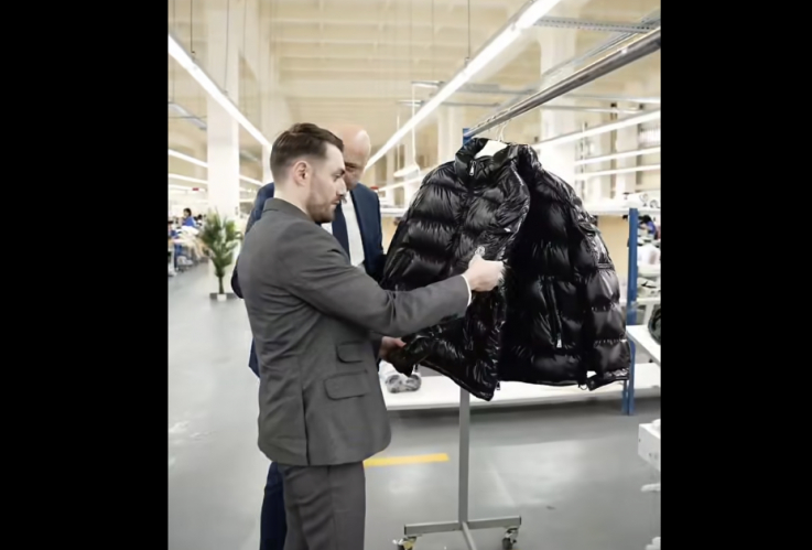 1400 աշխատակից ունեցող Վանաձորի Իտեքս կարի արտադրամասում մեր մասնագետների ձեռքով կարվում են Մոնկլեր բրենդի բաճկոններ