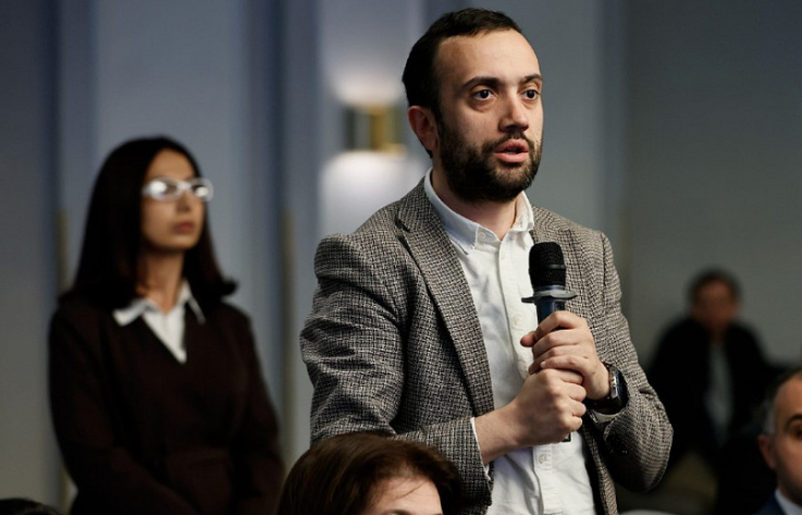 Նիկոլ Փաշինյանի և Աննա Հակոբյանի անձնական կյանքը մեր գործը չէ, մենք դրան չպետք է խառնվենք. Իոաննիսյան