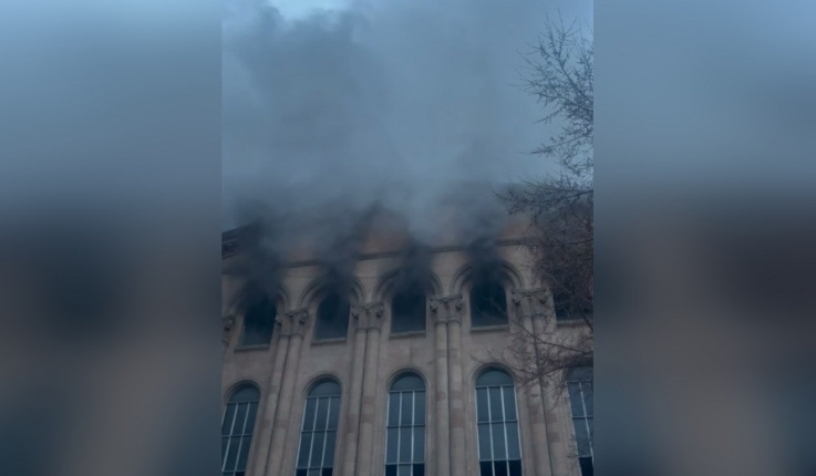 Խոշոր հրդեհ Ազատության պողոտայի շինություններից մեկում. դեպքի վայր է մեկնել 4 մարտական հաշվարկ