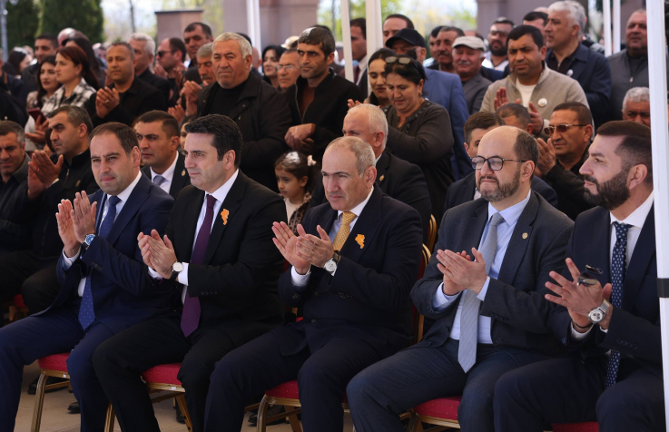 Նիկոլ Փաշինյանը,Ալեն Սիմոնյանը այլ բարձրաստիճան պաշտոնյաների հետ մասնակցել են եզդի համայնքի ազգային Նոր տարվան նվիրված միջոցառմանը