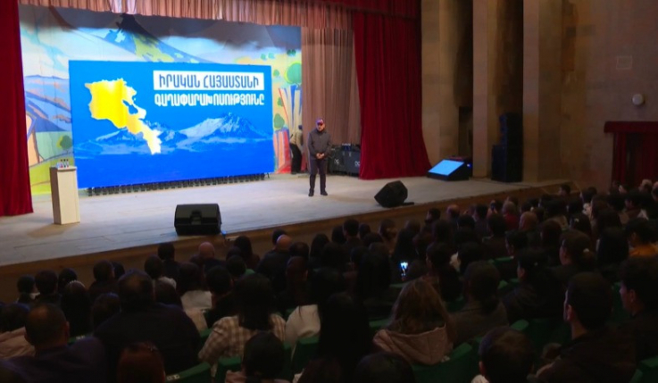 Քաղաքացու օրվա առիթով վարչապետը Մարալիկում հանդես է գալիս «Իրական Հայաստանի գաղափարախոսությունը» թեմայով բանախոսությամբ