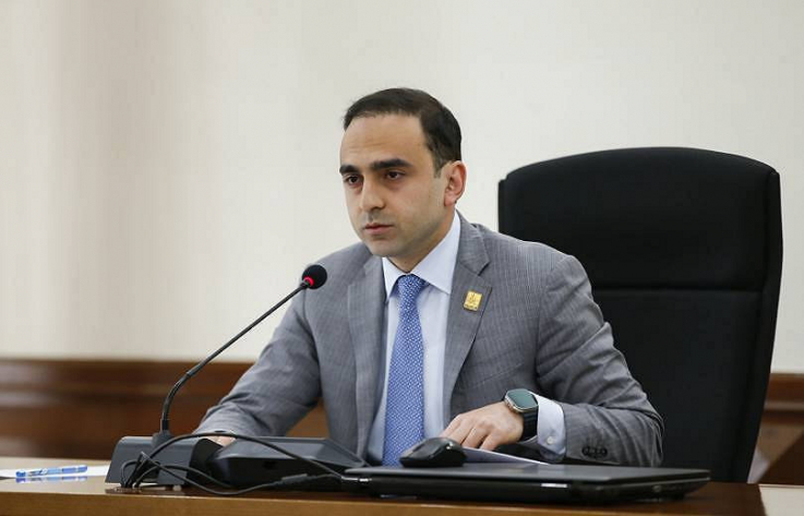 Երևանի ավագանին Ամիրյան փողոցը Պապ թագավորի անվամբ անվանափոխելու որոշում ընդունեց