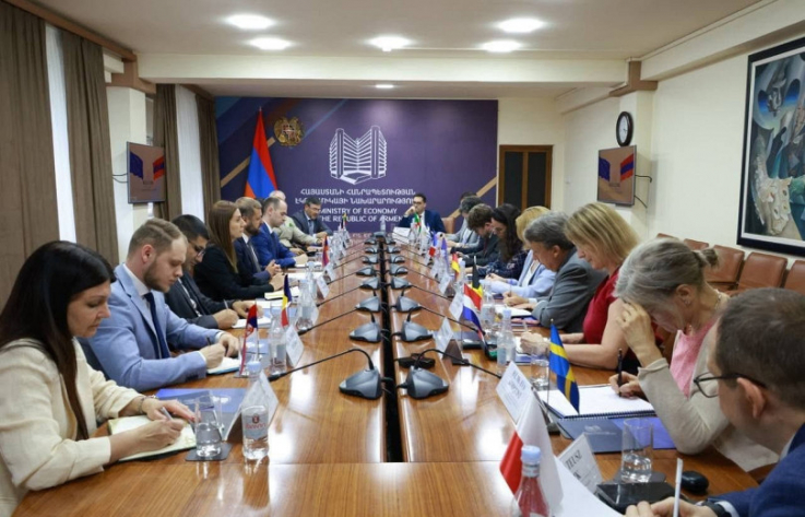 Պապոյանը հանդիպել է ՀՀ-ում հավատարմագրված ԵՄ դեսպանների հետ. քննարկվել են արտահանման աջակցության ծրագրերը