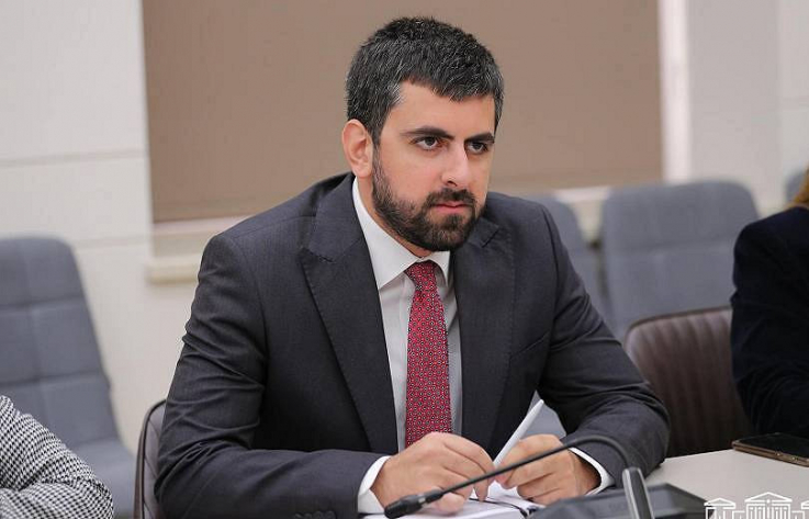 Ինձ մեկ-մեկ թվում է՝ էս դահլիճում Բաքվի ռադիոն են միացնում. Գուցե ԱԷՄԳ-ի՞ն հղում անեք. Խանդանյանը՝ Մեսրոպյանին