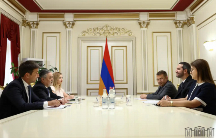 Ռուբինյանն ու ՀՀ-ում Արգենտինայի դեսպանը քննարկել են երկրների միջև տնտեսական զարգացմանն առնչվող հարցեր
